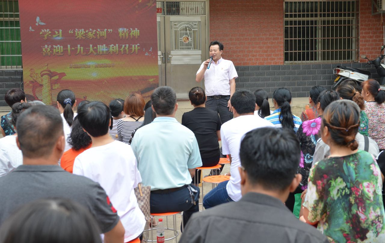 龙泉：“主题党日 ”走进党员百姓家