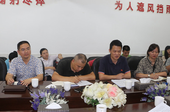 区委常委、组织部长李斌调度白关综治民调工作