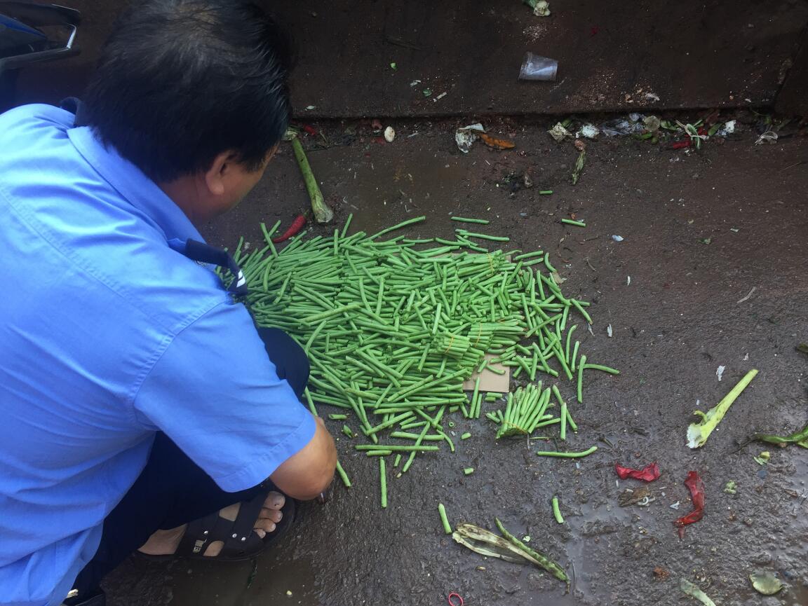 皇图岭市管所严把农产品市场准入关