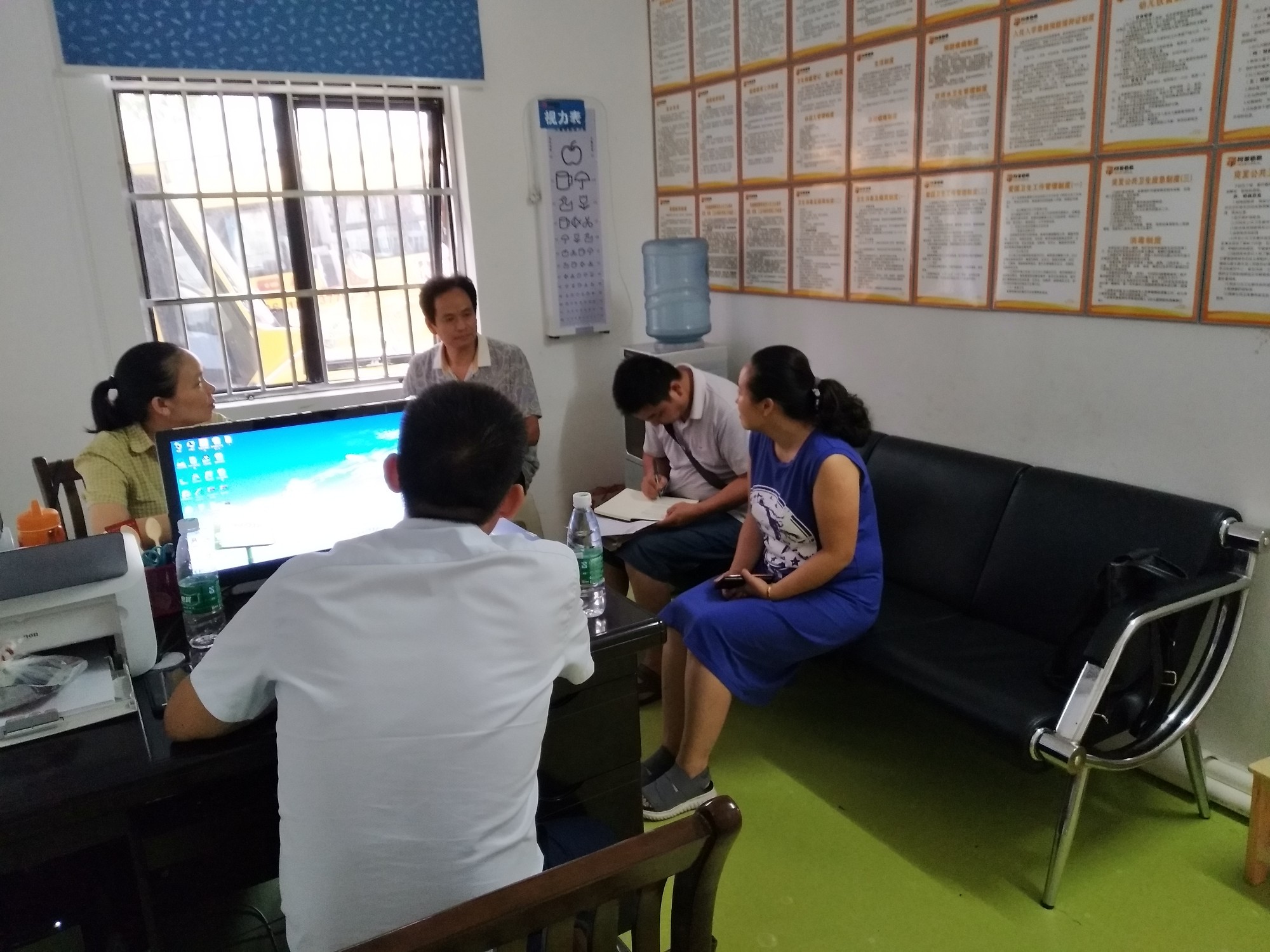 区劳动监察大队到龙泉街道开展劳动保障监察工作