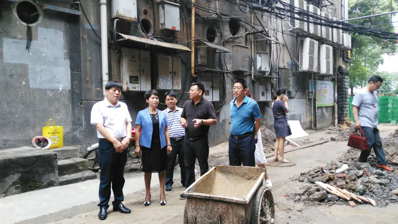 市政协副主席周雪辉调研督查建宁街道结谷街社区“政协委员工作室”建设情况
