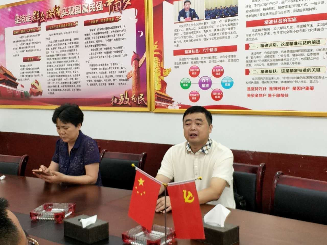市环保局纪检组长到先锋村督查驻村队员工作情况