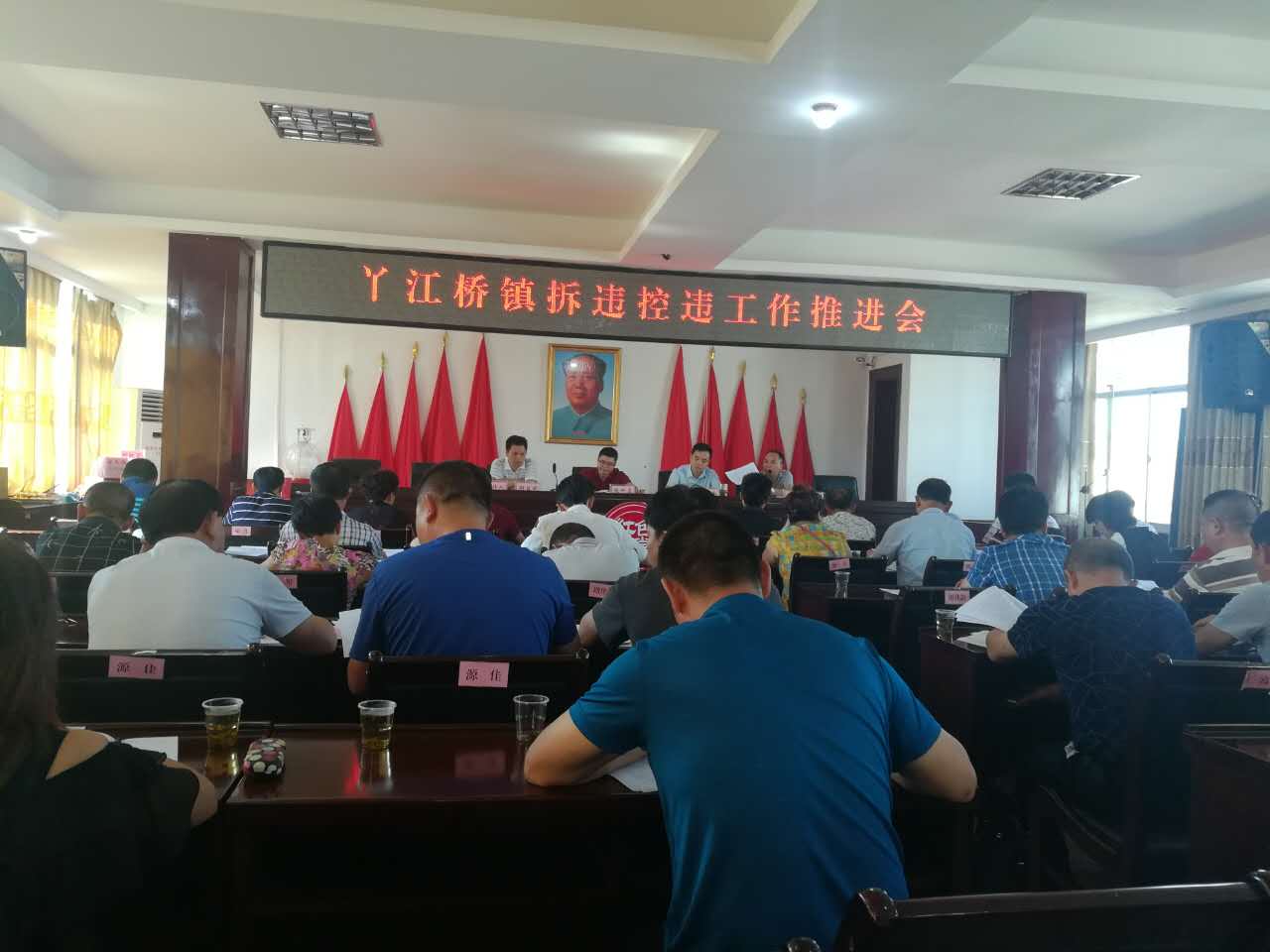 丫江桥镇开展拆违控违工作集中行动