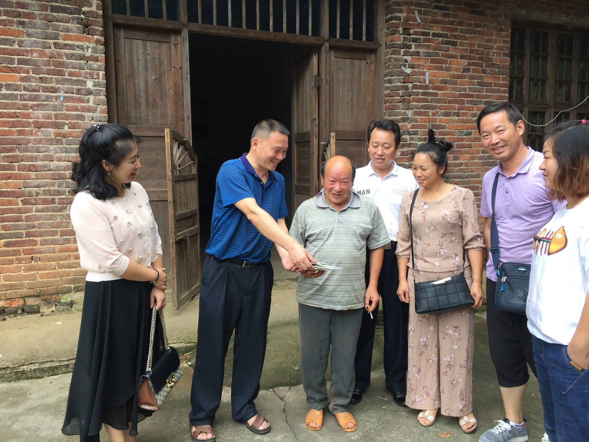 县科协“科普惠农&middot;科技助力精准扶贫” 党日活动