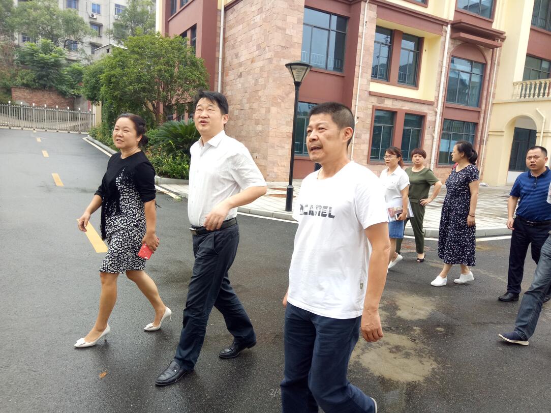 区人大评议组调研参观区社会福利中心