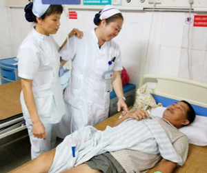 医院护士拾金不昧 情暖感动患者