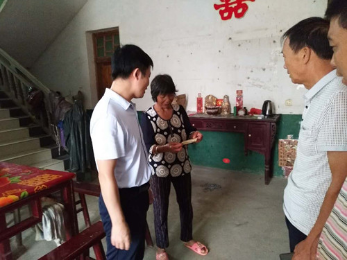 县残联领导三走访三签字五个一活动
