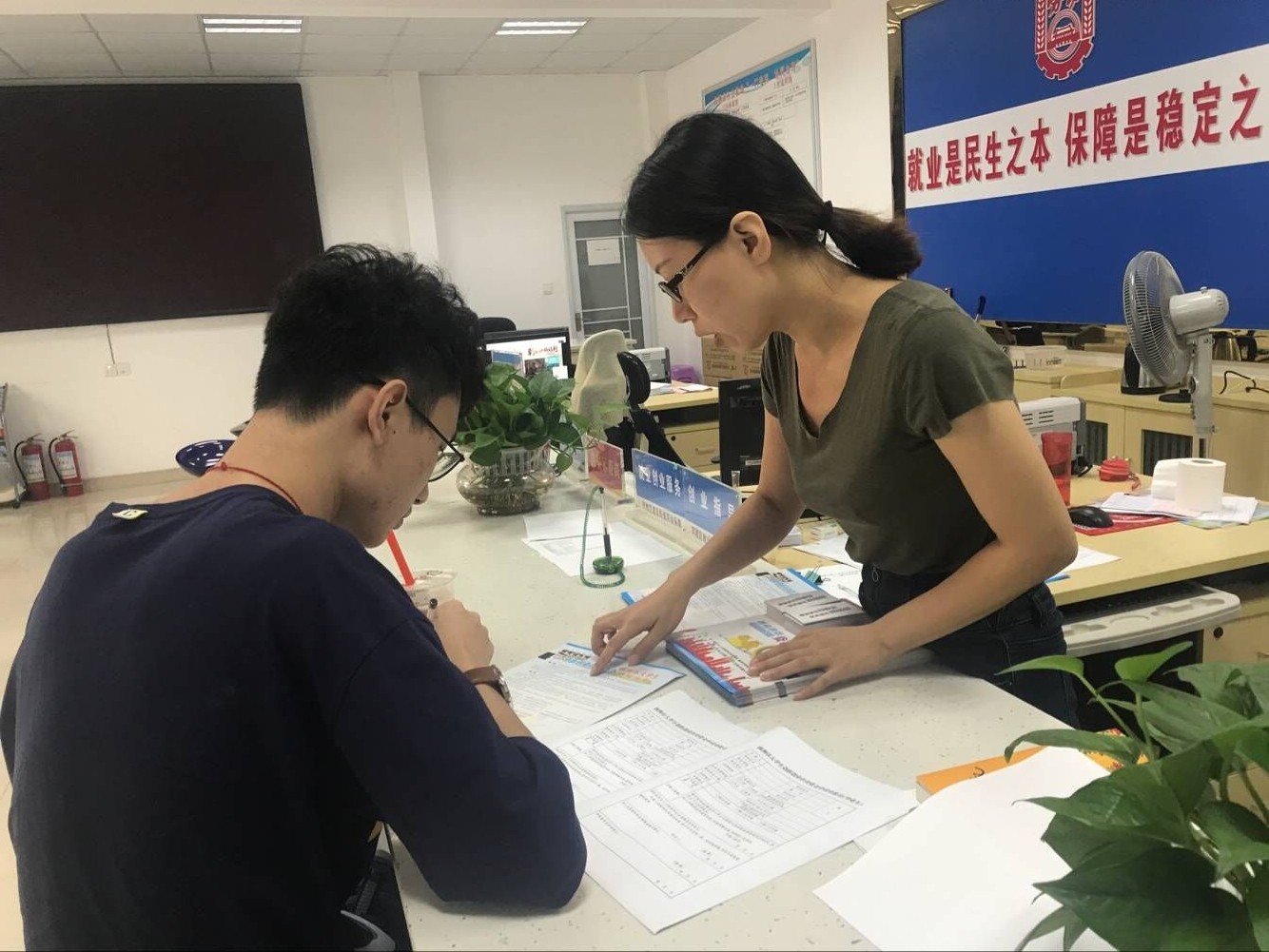 高校毕业生服务月活动在我区“多点开花”