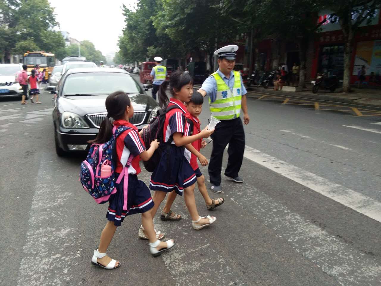 创文攻坚 攸县交警在路上