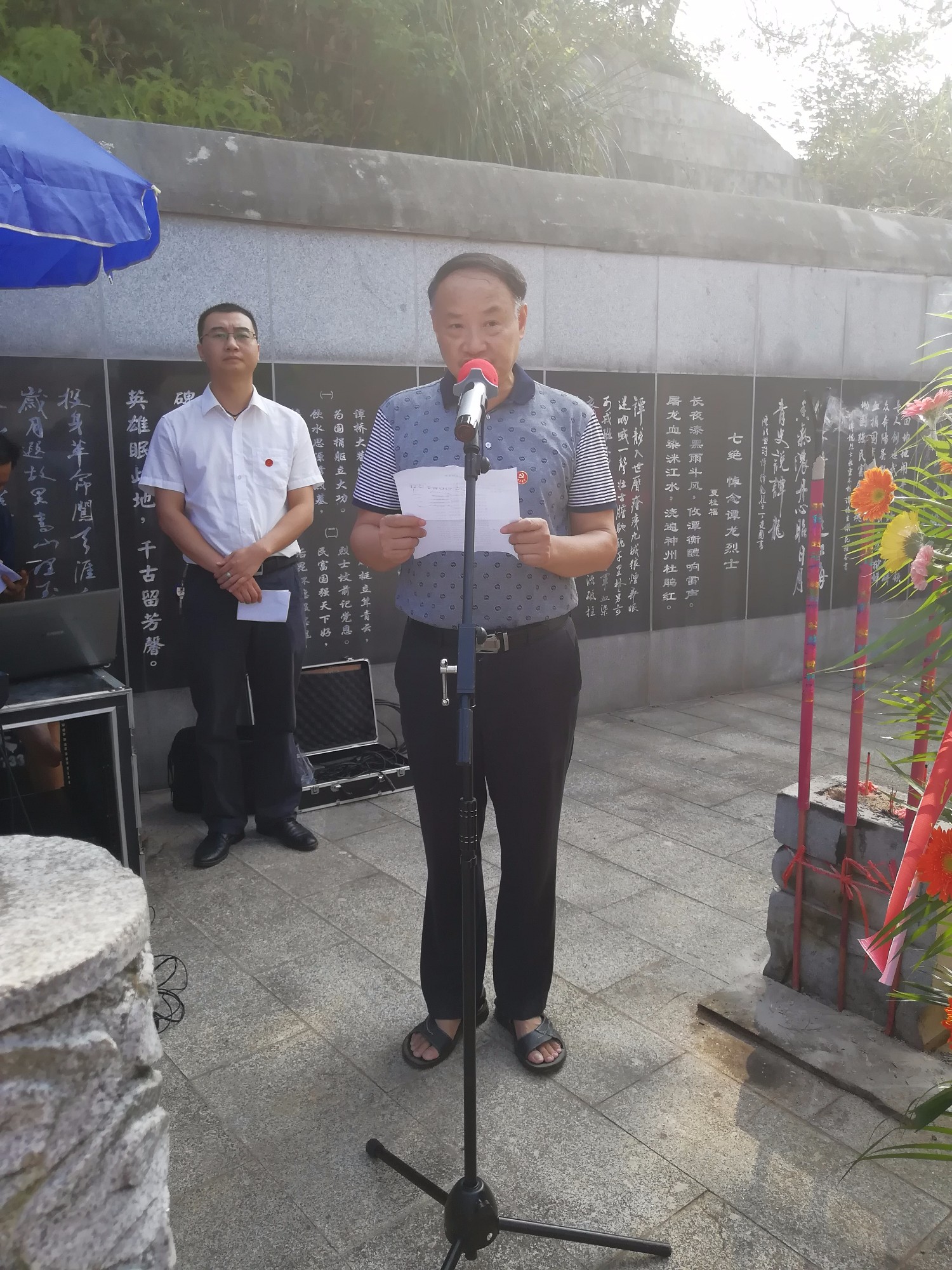 谭桥街道办事处举行迎接党的十九大谭龙烈士公祭活动