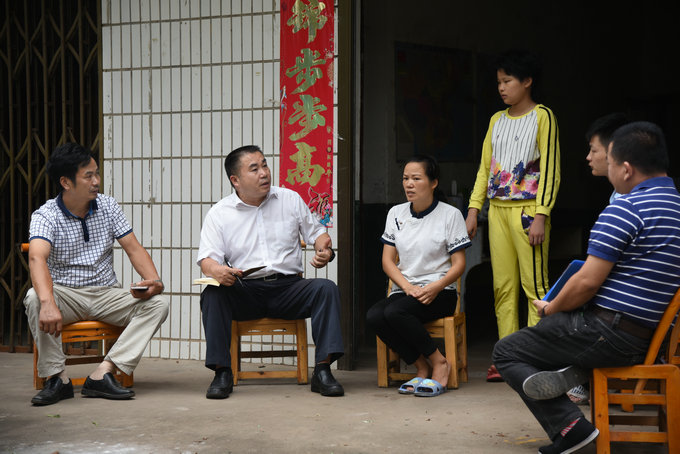 蔡周良付访华分赴云田学林走访慰问困难群众