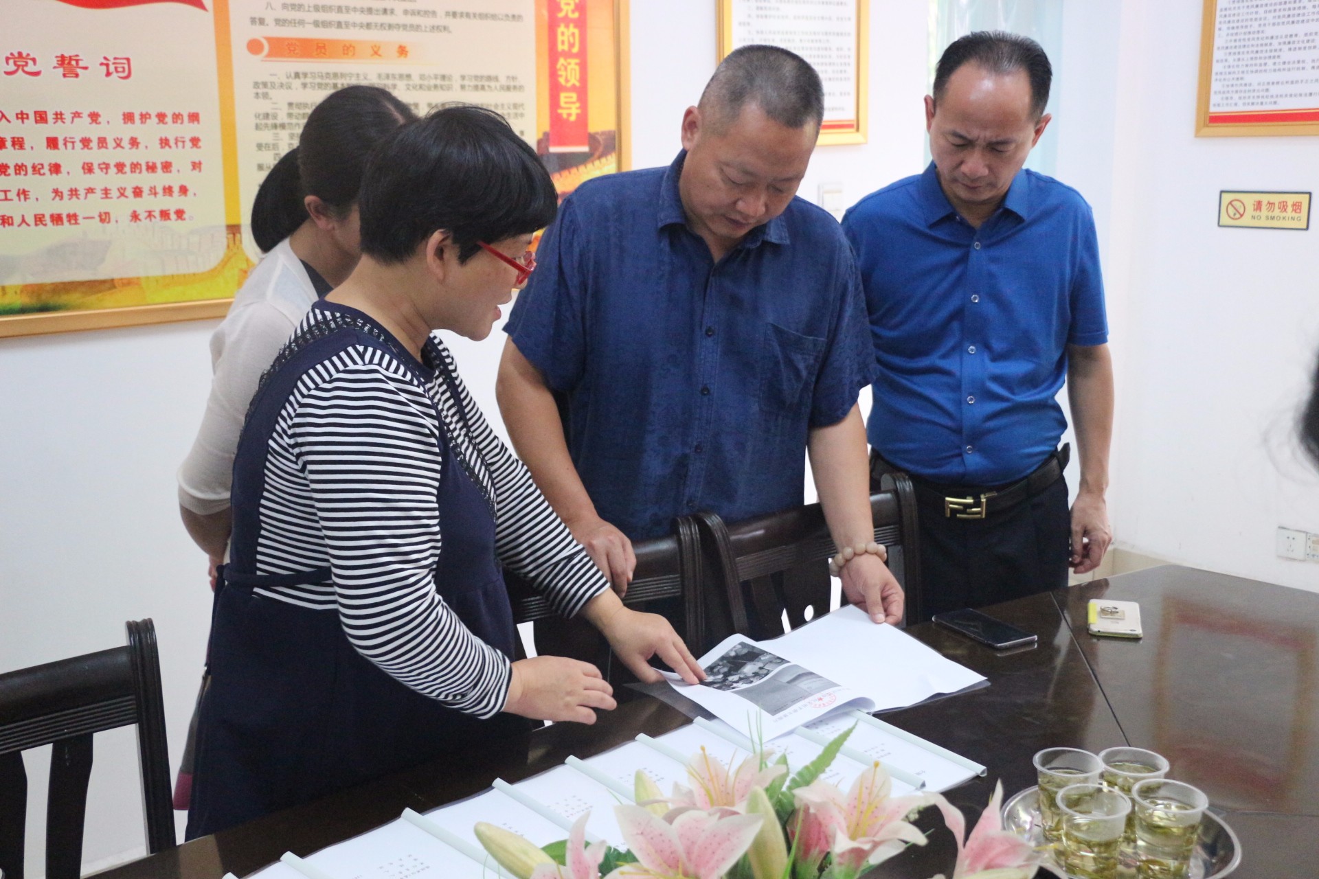 区委常委、政法委书记文定国到董家塅街道调度下半年综治民调“大走访”活动和全国文明城市迎检工作