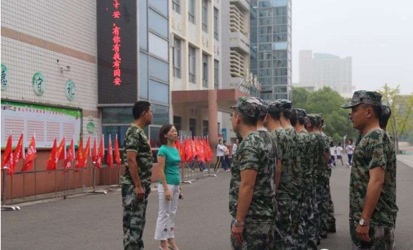 吹集结号令，炼钢铁意志