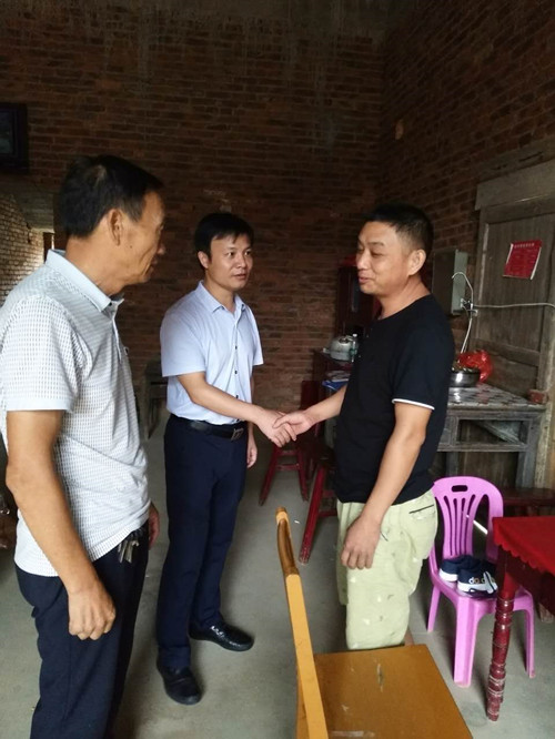 县残联领导三走访三签字五个一活动
