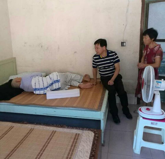 攸县农机局节前走访慰问精准扶贫户