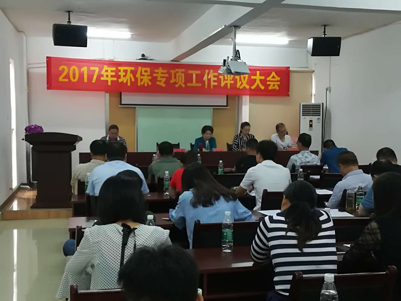 龙泉人大代表团对区环保局进行工作评议