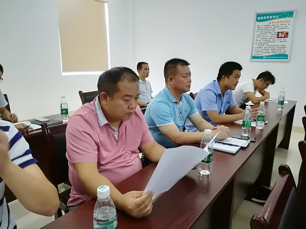 龙泉人大代表团对区环保局进行工作评议