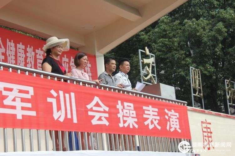 旌旗尽展少年志