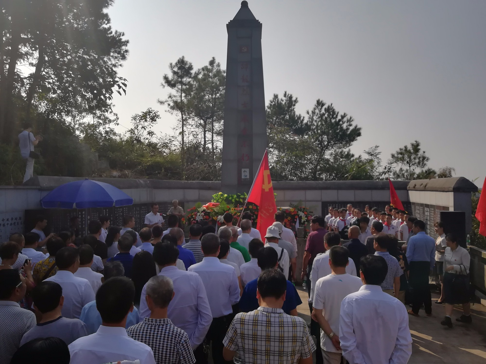 谭桥街道办事处举行迎接党的十九大谭龙烈士公祭活动