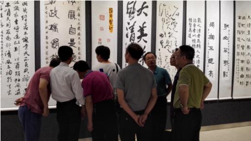 市国资委“党员活动日”组织参观市直机关廉政书画展