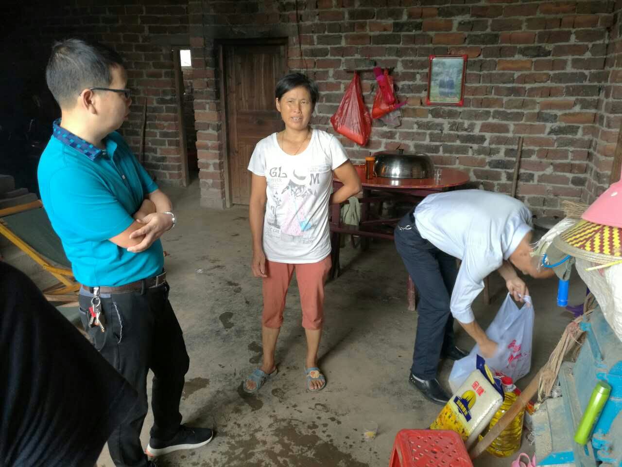 天元区政府办赴茶陵开展扶贫慰问工作