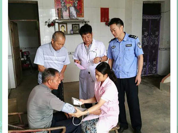 交警大队:开展“暖心贫困户 圆梦微心愿”主题党日活动