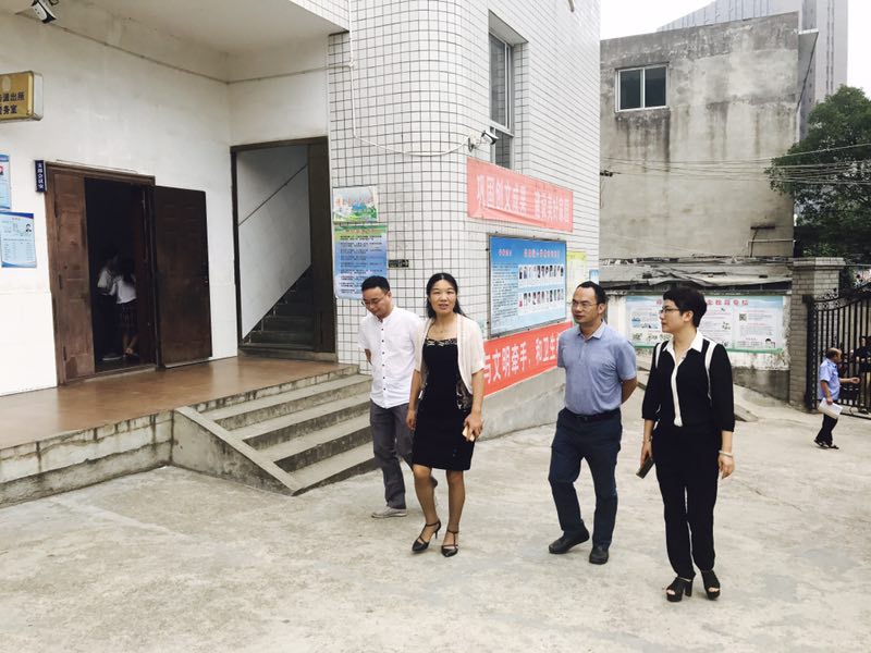 副区长段可文督查全区各中小学新学期开学工作