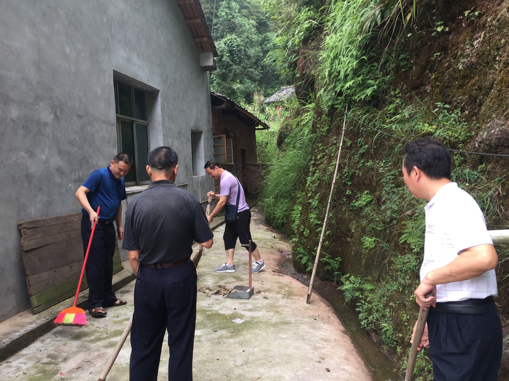 县科协开展三走访三签字，践行“五个一”扶贫活动