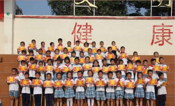 旌旗尽展少年志