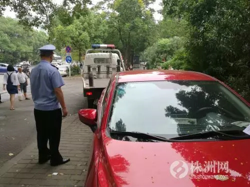 株洲一大批"老赖车"被"请"出人行道