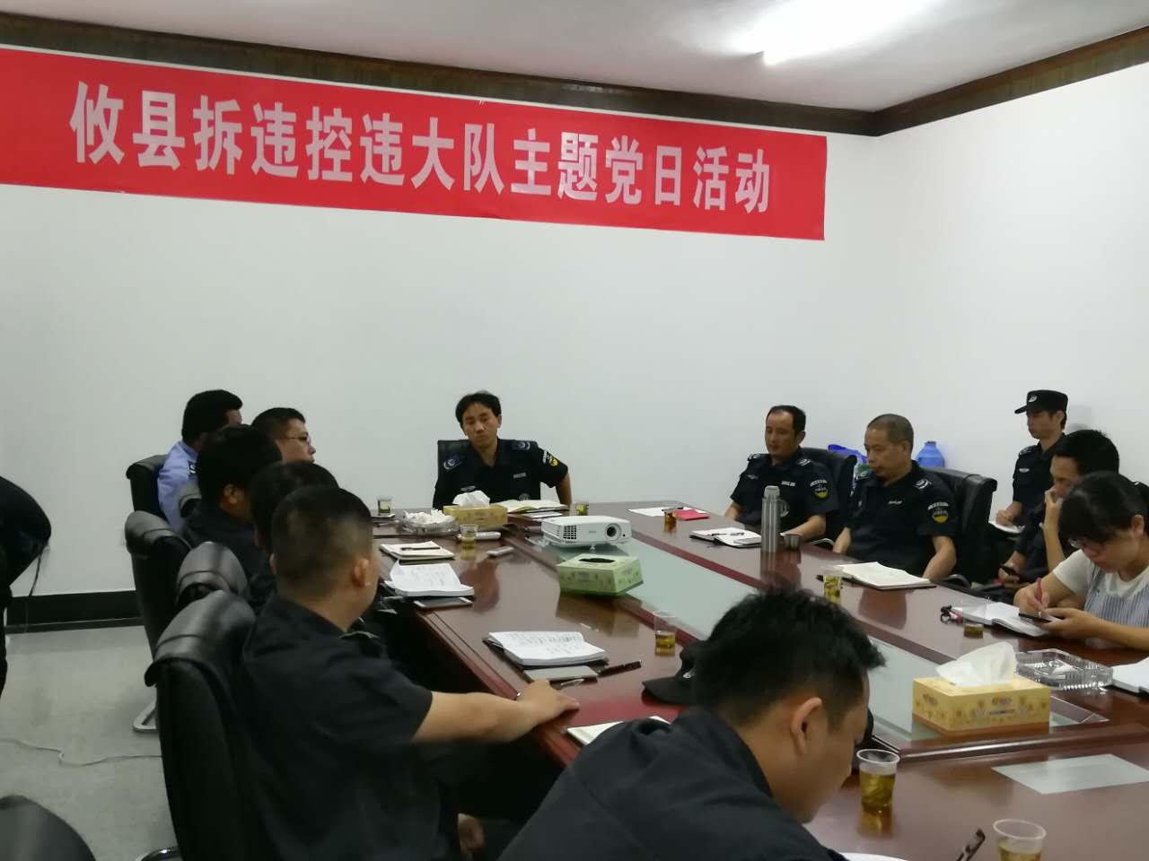 学习先进事迹，重温入党誓词