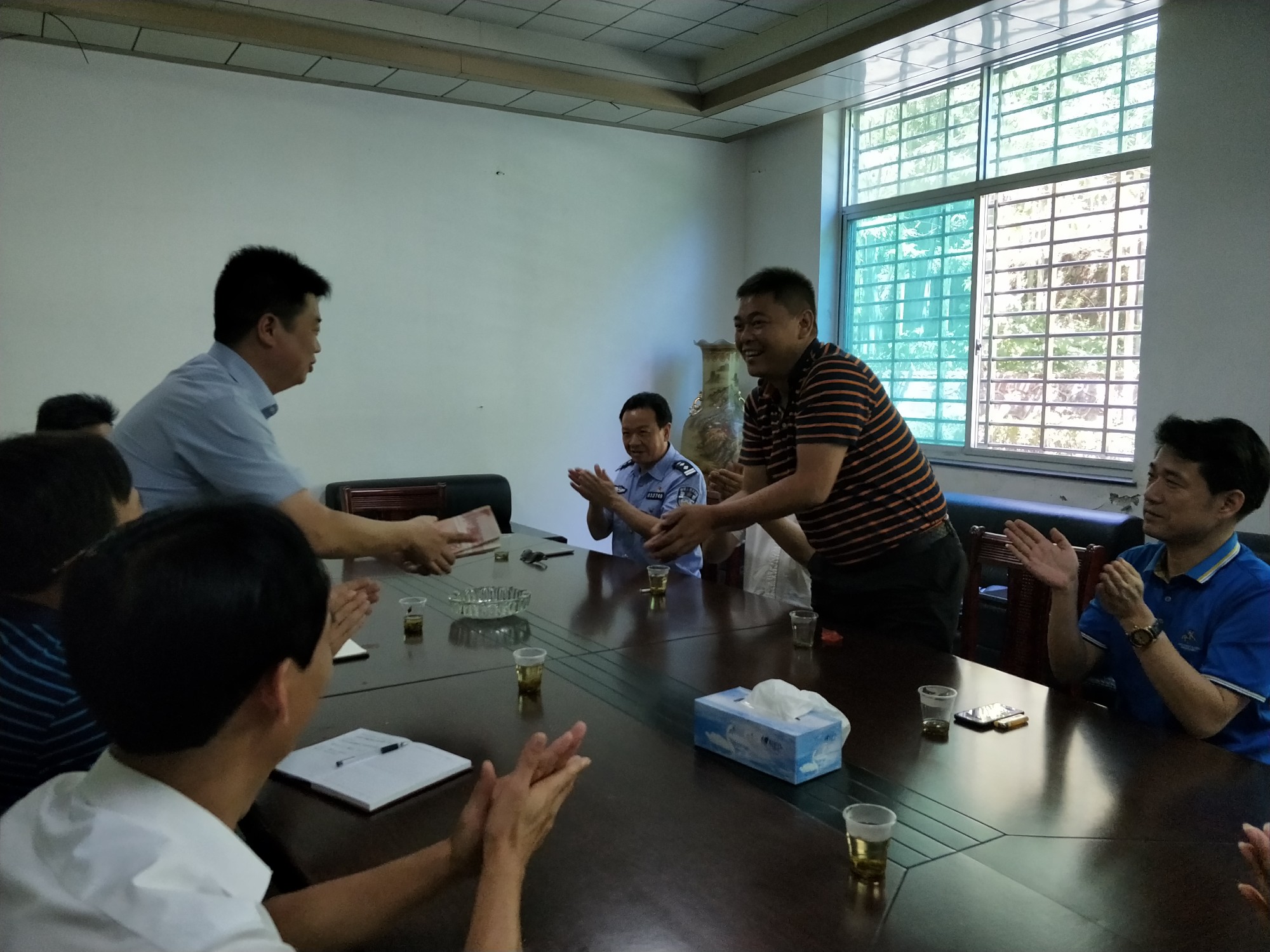 社会力量助扶贫，真情帮扶暖人心——湘东矿业有限公司董事长吴建明先生捐款10万元帮扶贫困村
