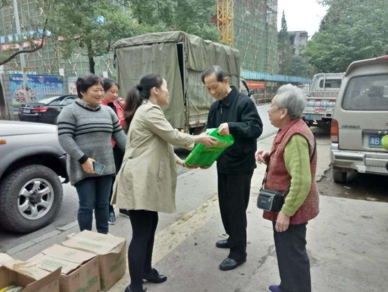 区统计局慰问城乡一体化调查第一期记账户