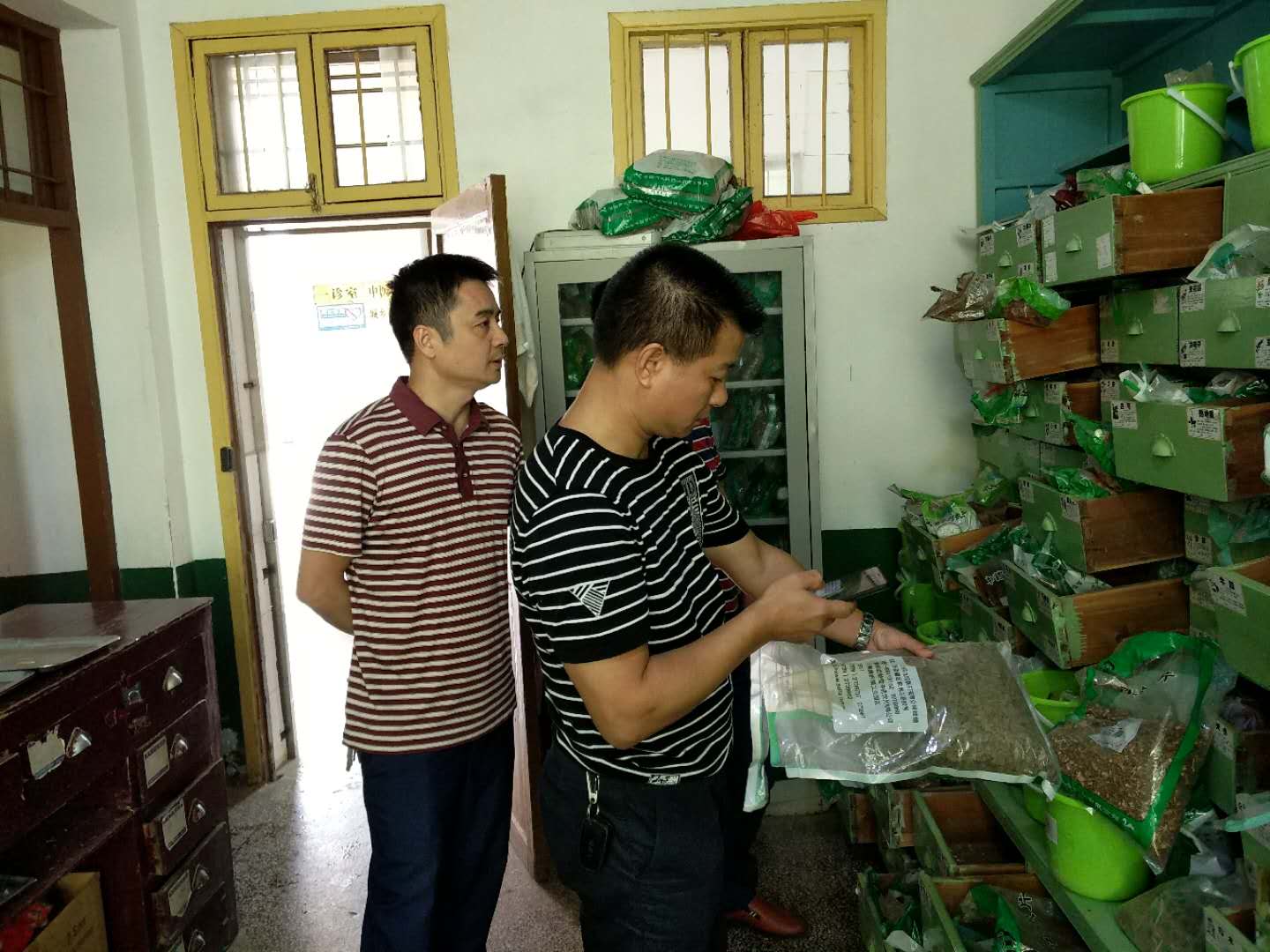攸县食品药品工商质量监督管理局筑牢食品药品安全防线 喜迎十九大胜利召开