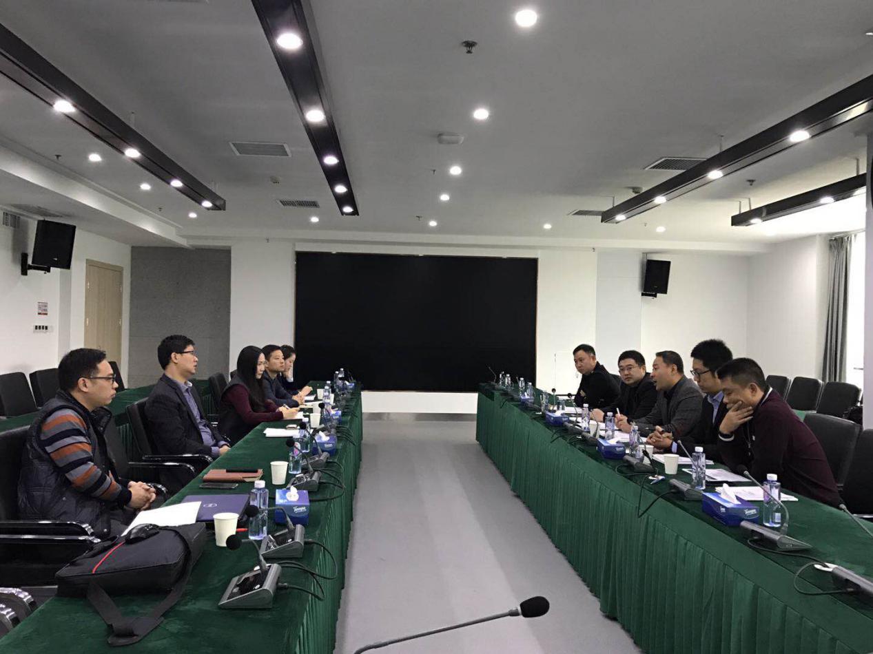 管委会副主任施金晨接待中车财务、山东华信公司领导一行洽谈创设供应链金融服务公司事宜
