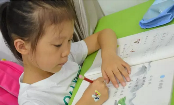 尚格小学：育新生力量，助教师成长