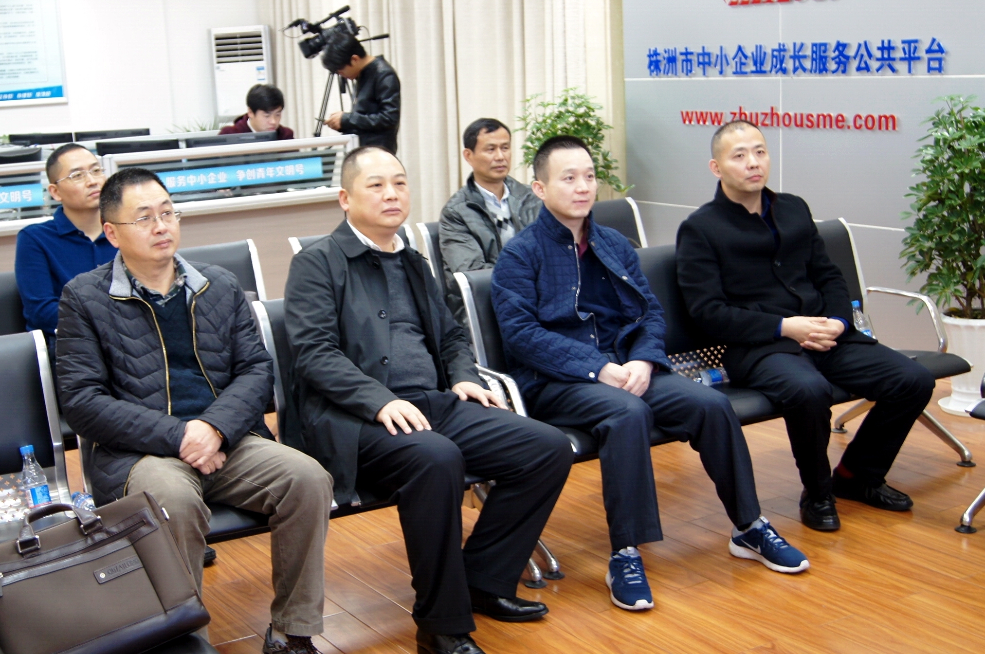 【企业帮扶年】市规划局局长边宁接听企业服务专线时称