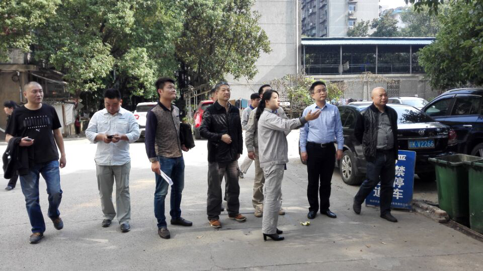 副区长林涛调研贺家土街道电厂生活小区 “三供一业”移交工作推进情况