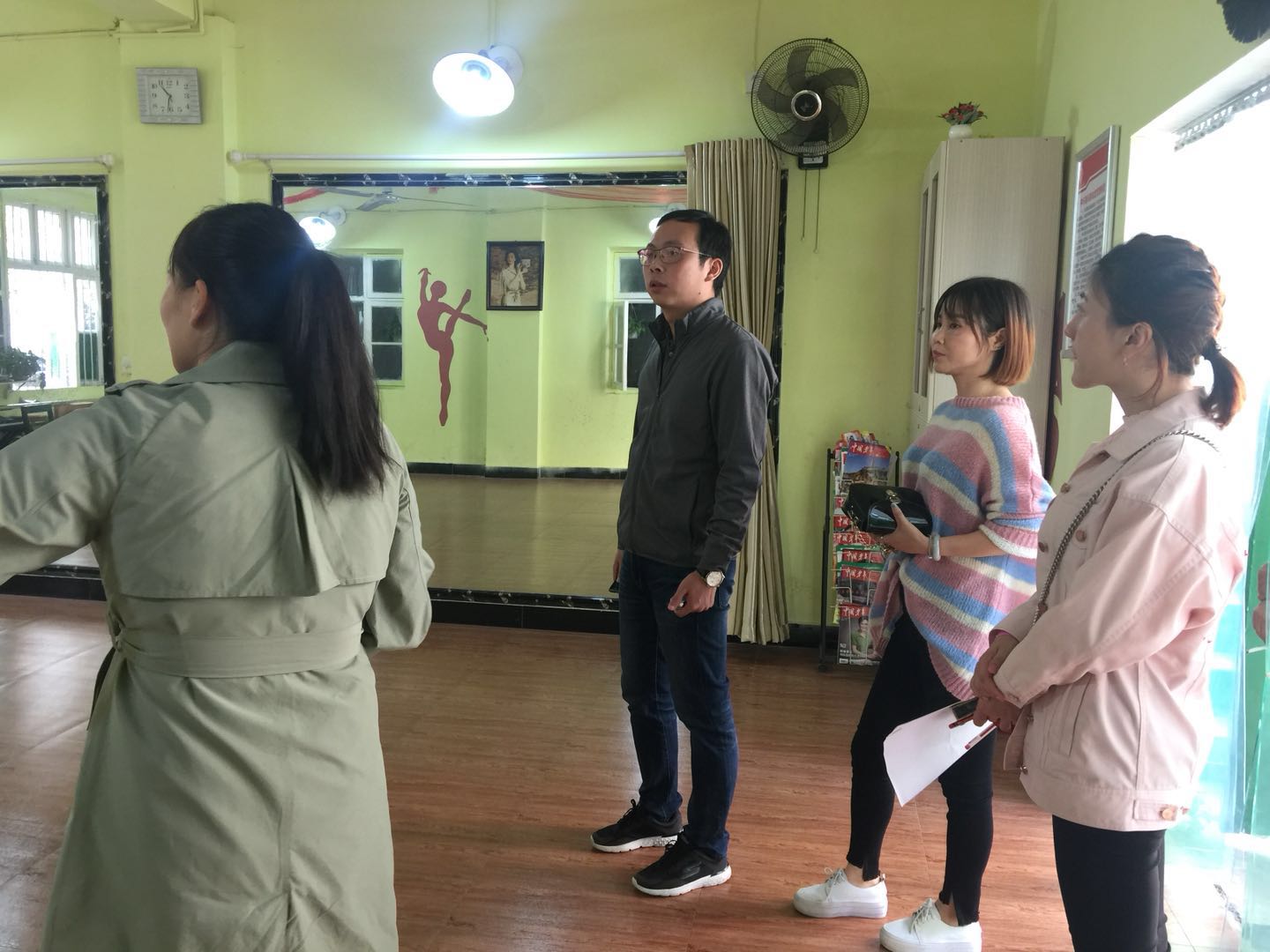 市、区文体工作考核小组一行到董家塅街道新立社区开展文化家园的定级评估考核