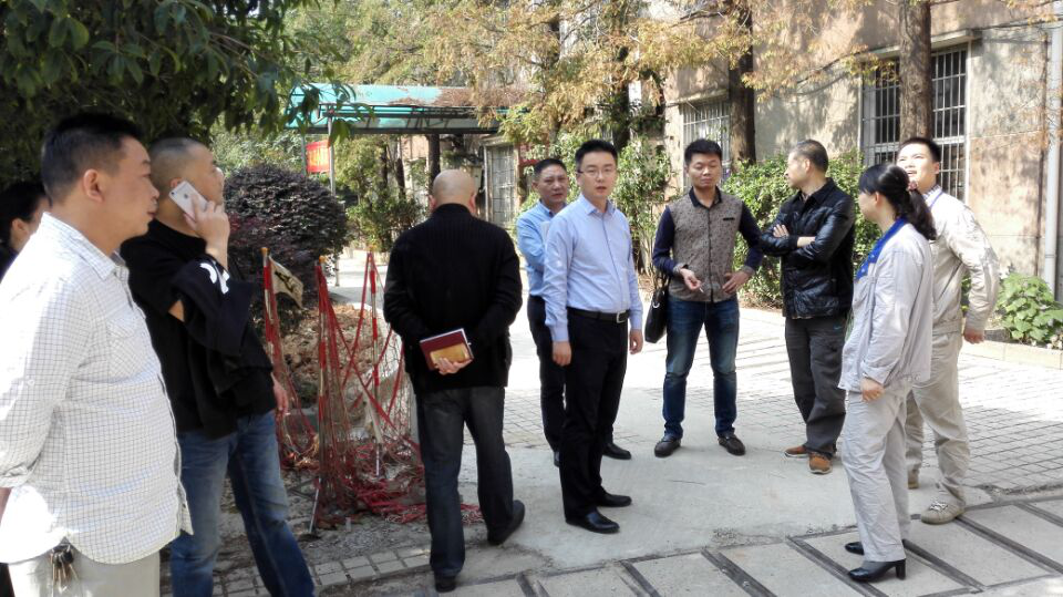副区长林涛调研贺家土街道电厂生活小区 “三供一业”移交工作推进情况