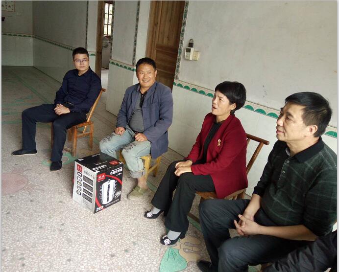 市政协副主席周雪辉一行来三峰村检查指导脱贫攻坚工作
