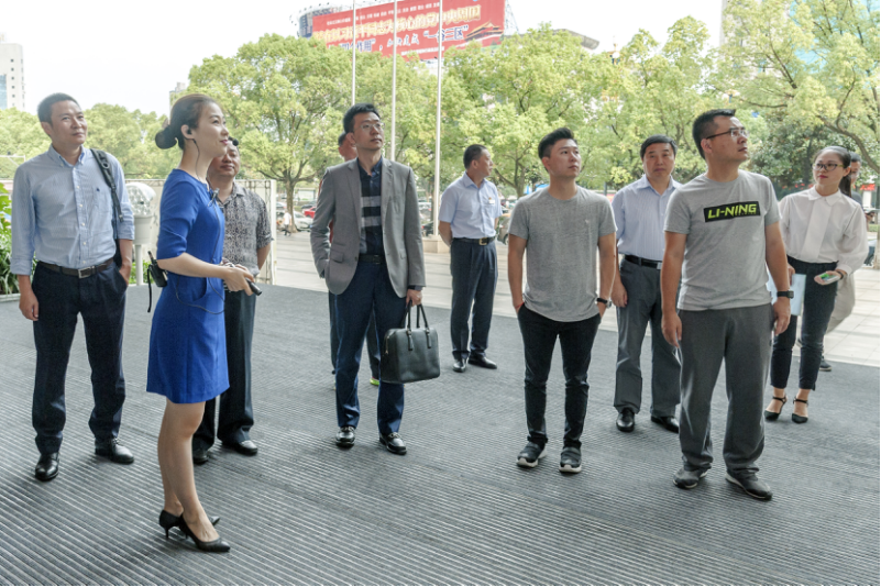 奥运冠军李小鹏来我馆参观了！