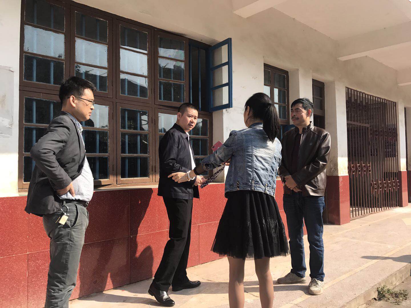 网岭镇督导村级综合服务平台建设