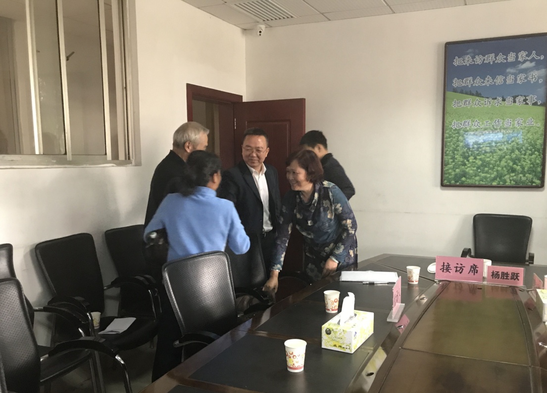 株洲市人民政府副市长杨胜跃接待企业退休医务人员来访