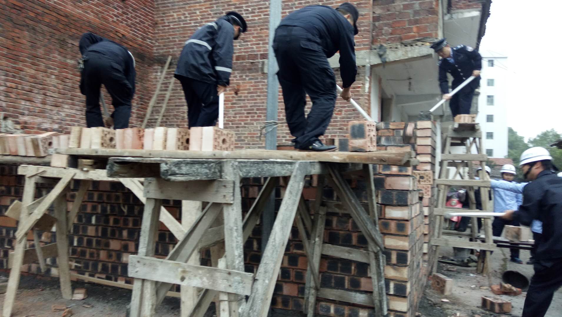 即查即拆，城区两处违建被拆除