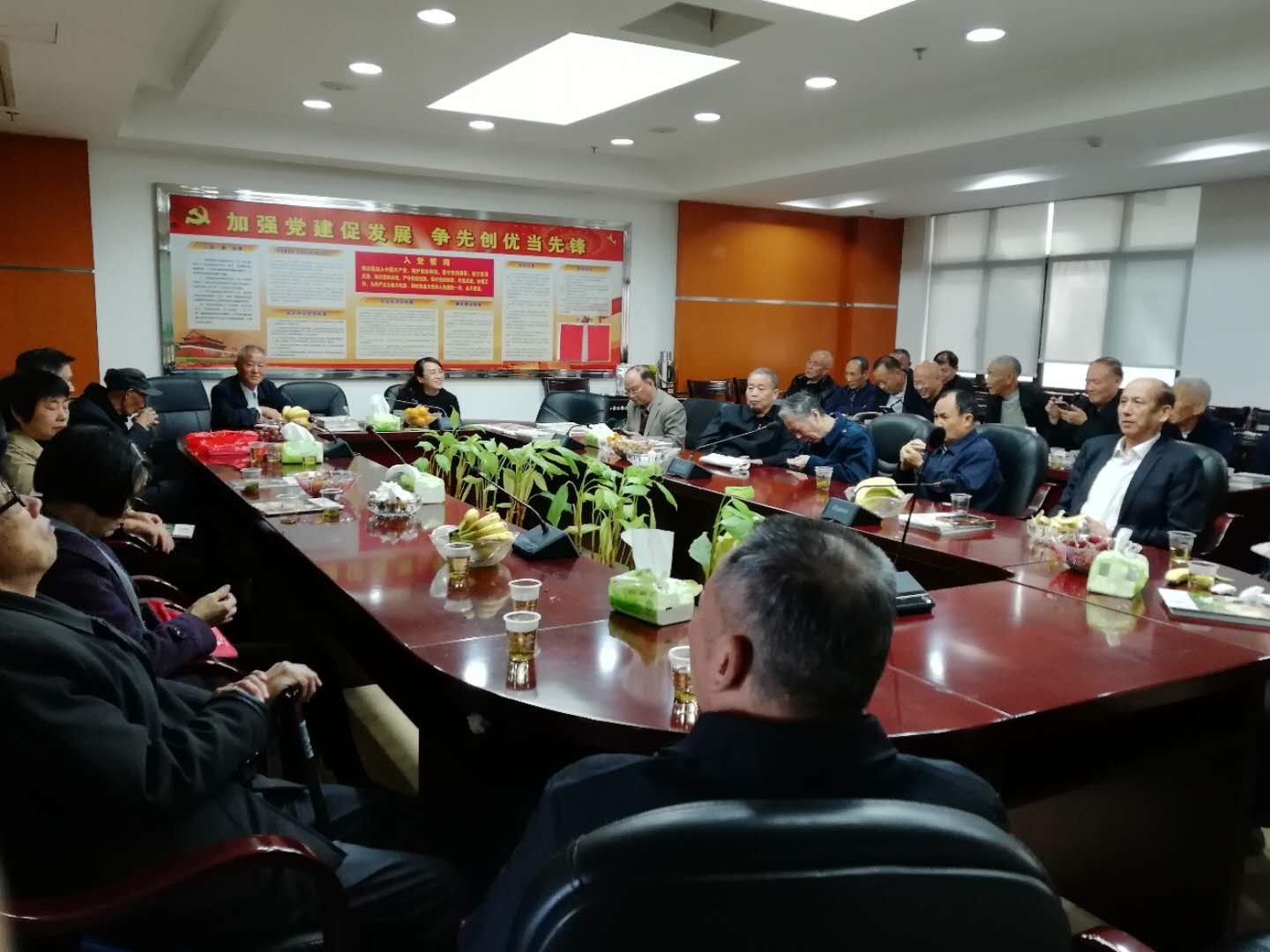 县畜牧局举行老干部座谈会