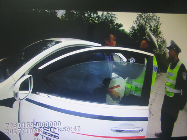 交警大队：查获一起无证酒驾交通违法行为