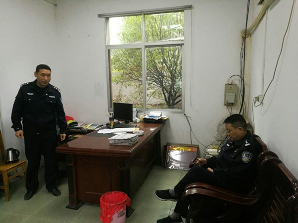 彭傅纲同志到基层交警中队督导十九大安保工作