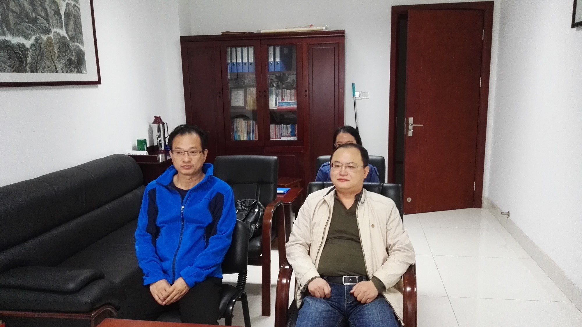 工商联机关干部积极组织观看十九大