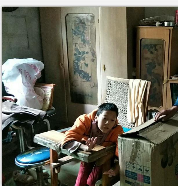 金秋送“爽”——谭桥街道给贫困户送纸尿裤
